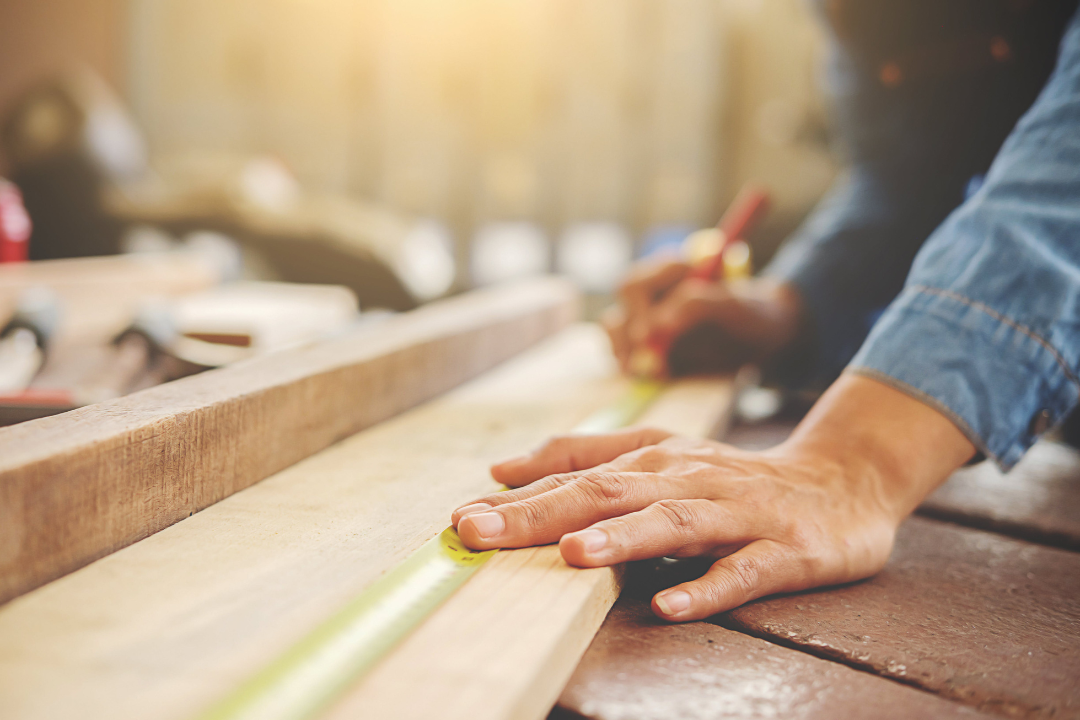 Os marceneiros em Cametá desempenham um papel crucial tanto no setor de construção quanto no de design de interiores, oferecendo habilidades especializadas na criação e restauração de móveis, além de elementos estruturais em madeira. Esses profissionais combinam técnicas tradicionais com tecnologias modernas para produzir peças que são não apenas funcionais, mas também esteticamente agradáveis.