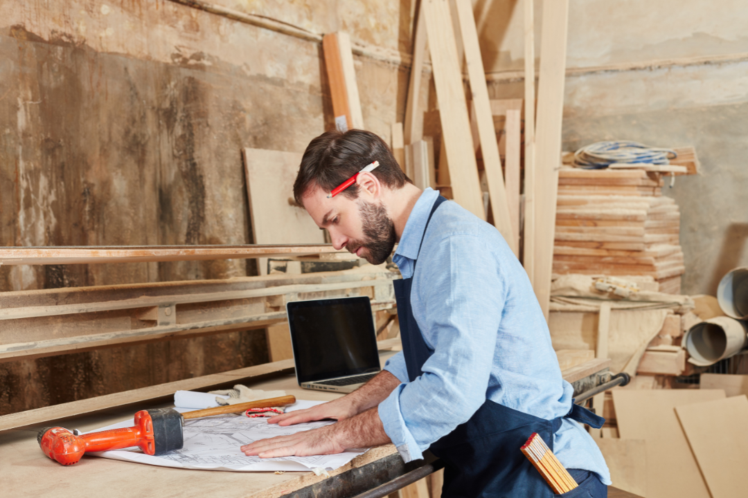 Os marceneiros em Três Lagoas desempenham um papel crucial tanto no setor de construção quanto no de design de interiores, oferecendo habilidades especializadas na criação e restauração de móveis, além de elementos estruturais em madeira. Esses profissionais combinam técnicas tradicionais com tecnologias modernas para produzir peças que são não apenas funcionais, mas também esteticamente agradáveis.