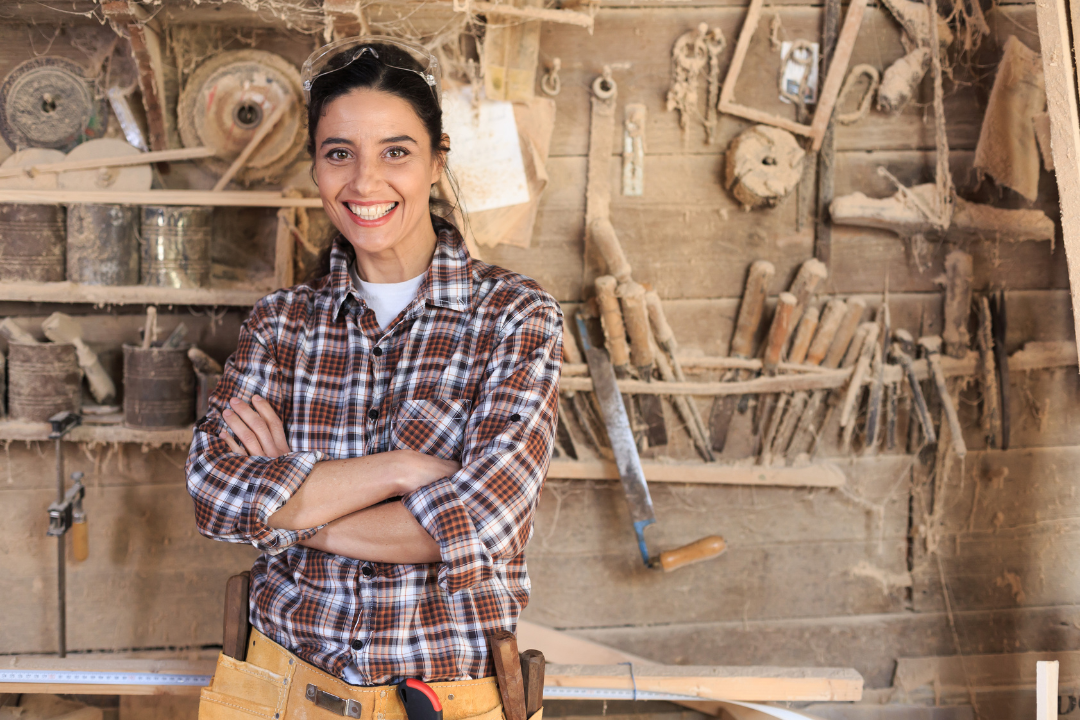 Os marceneiros em Conselheiro Lafaiete desempenham um papel crucial tanto no setor de construção quanto no de design de interiores, oferecendo habilidades especializadas na criação e restauração de móveis, além de elementos estruturais em madeira. Esses profissionais combinam técnicas tradicionais com tecnologias modernas para produzir peças que são não apenas funcionais, mas também esteticamente agradáveis.