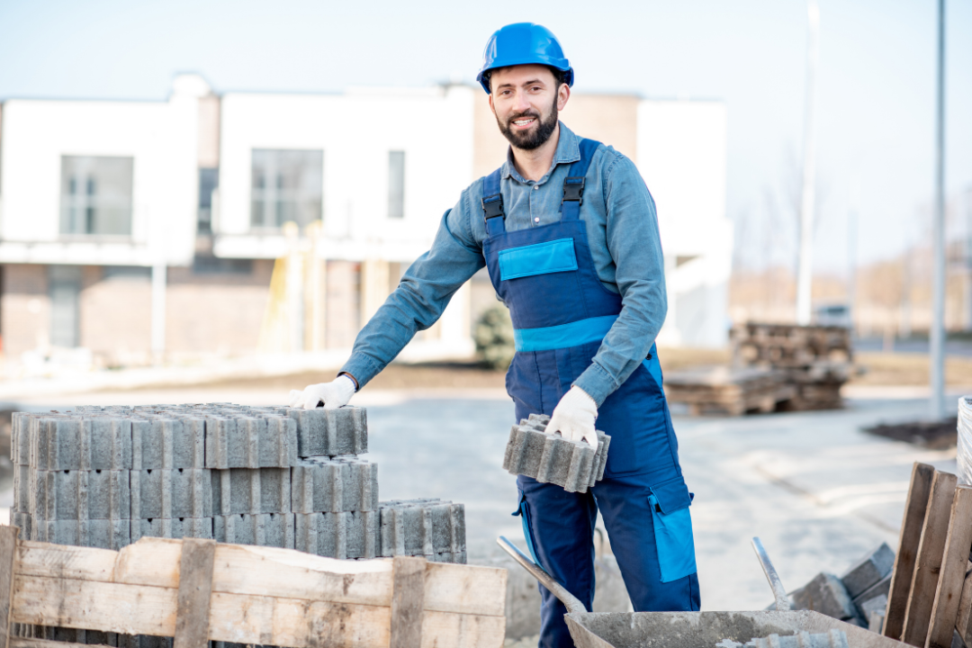 Construtor em Itaguaí, saiba mais! O Papel do Construtor no Desenvolvimento de Itaguaí Os construtores em Itaguaí desempenham um papel crucial no crescimento e na evolução da cidade, transformando projetos arquitetônicos em realidade. Eles são responsáveis pela execução física de edificações e infraestruturas, garantindo que todos os aspectos do projeto sejam implementados com precisão e de acordo com as regulamentações locais.