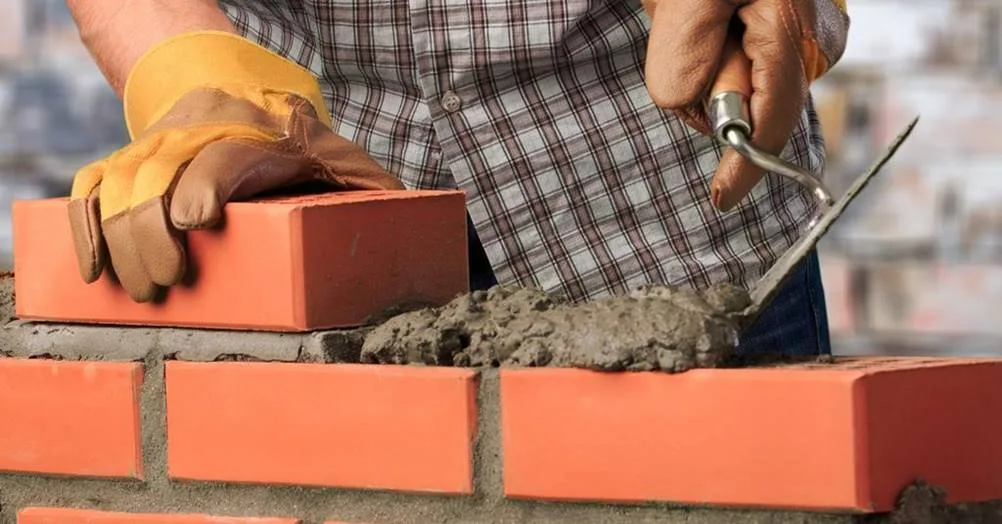 Contratar Prestador De Serviços - Pedreiro E Pintor | Tanto O Pedreiro Quanto O Pintor São Fiscalizados Por Engenheiros E Arquitetos, Para Que As Obras Possam Ser Concluídas Dentro Do Prazo Combinado Com Os Clientes.