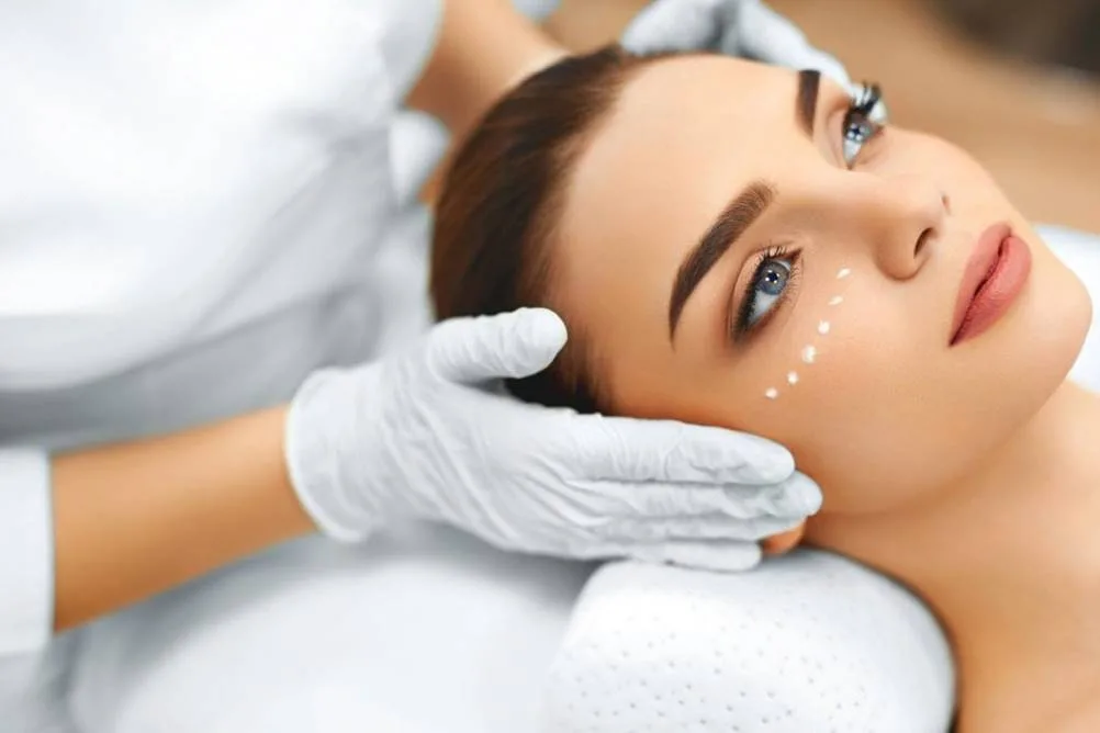 Esteticista E Massagista - Como Contratar Esses Serviços Profissionais? | As Áreas Da Saúde E Beleza Estão Em Alta, Estima-Se Que Em 2021 O Crescimento No Setor Seja De Até 4,5%, Os Salões De Beleza No Brasil Já Somam Os 500.000, Então Mostraremos Como Você Poderá Contratar Um Esteticista Em Sua Casa Através Da Internet.