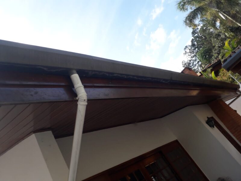 Calhas, rufos e manutenção de telhados