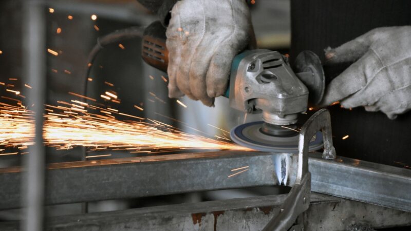 Serralheiro: Serviços, Tabela de Preços 2026 e Como Contratar o Profissional Certo no Brasil como-contratar-um-bom-serralheiro