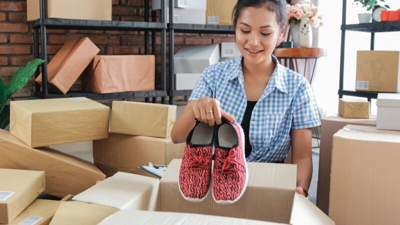 Saiba Como Vender Sapatos De Forma Online | Acha Que Seria Interessante Vender Sapatos Em Uma Loja Online? Observe Que Terá Muita Economia E Conseguirá Resultados Rápidos.