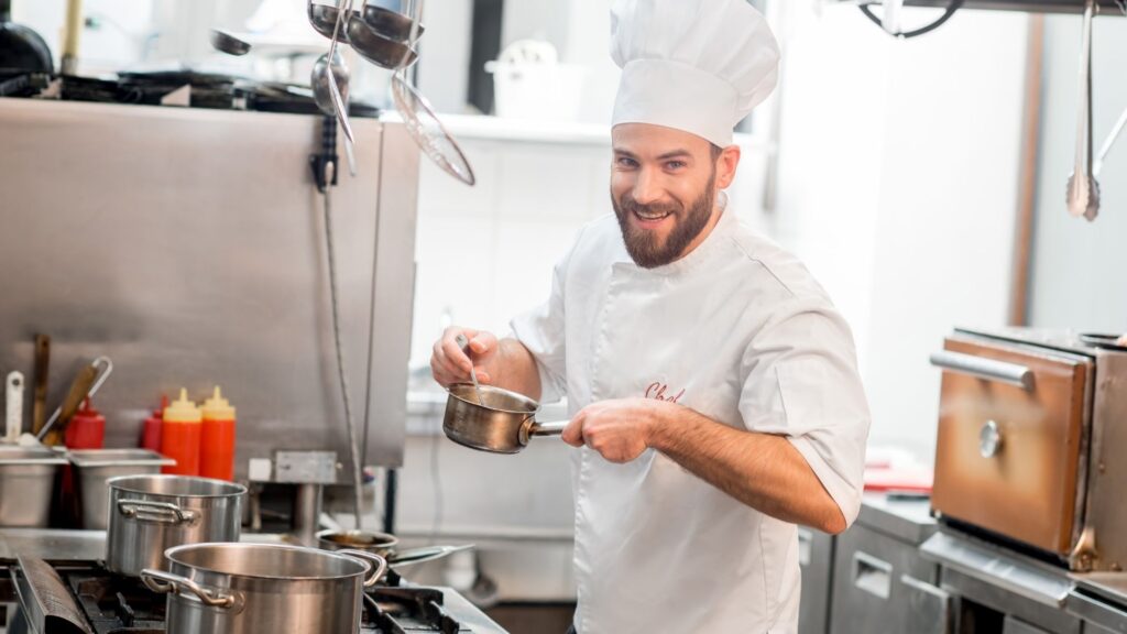 Cozinheiro Cozinheiro perto de mim: descubra os melhores profissionais da culinária Se você é daqueles que adora saborear pratos deliciosos, mas não tem tempo ou habilidade para cozinhar, a solução pode estar mais perto do que imagina. Com a correria do dia a dia, as pessoas estão cada vez mais recorrendo aos serviços de cozinheiros particulares para garantir refeições saborosas e saudáveis. E se você está em busca de um cozinheiro perto de você, está no lugar certo. Neste artigo, vamos te ajudar a entender como encontrar o profissional ideal para atender suas necessidades culinárias. O mercado de cozinheiros particulares tem crescido significativamente nos últimos anos, acompanhando a tendência de busca por praticidade e qualidade na alimentação. Seja para eventos, refeições do dia a dia ou dietas especiais, contratar um cozinheiro particular pode ser a solução perfeita para quem quer aproveitar o que a culinária tem de melhor, sem precisar sair de casa. E com a ajuda de plataformas como Tá Contratado, encontrar um cozinheiro perto de você é mais fácil do que nunca. Com apenas alguns cliques, você pode ter acesso aos melhores profissionais da culinária da sua região, com a garantia de qualidade e segurança.