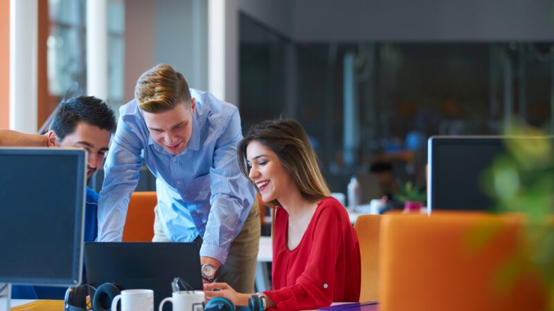 Conheça O Conceito Da Pirâmide De Maslow | O Conceito Da Pirâmide De Maslow Pode Ser Aplicado De Diversas Formas Dentro Da Administração De Um Empresa. Trata-Se De Um Conceito Utilizado Para Entender As Necessidades Humanas Dentro De Uma Hierarquia E Compreender As Motivações E Os Desejos Das Pessoas.