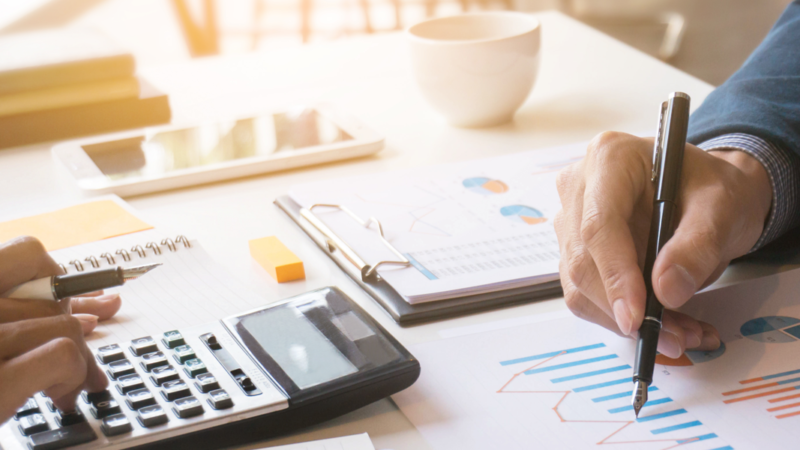 Saiba Como Calcular O Valor Da Sua Empresa | Independentemente Do Interesse Em Vender A Empresa, Fazer Uma Avaliação Do Quanto Ela Vale Beneficia O Empreendedor De Diversas Formas. Esse Processo, Chamado De Valuation, Segue Um Conjunto De Técnicas E Procedimentos Para Determinar Qual O Valor Da Empresa No Mercado E, Com Isso, Definir A Previsão De Retorno Para Quem Deseja Investir No Negócio.