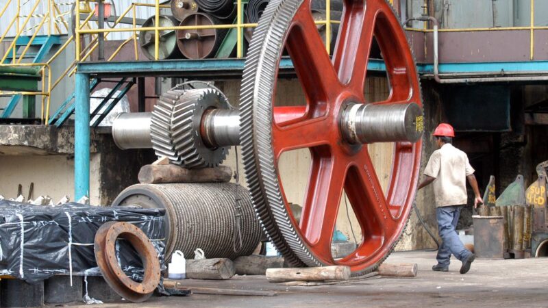 Produção Industrial Fica Estável Em Outubro, Diz Cni | A Produção Industrial Ficou Estável Em Outubro, Informou Hoje (22) A Confederação Nacional Da Indústria (Cni). Este É O Segundo Mês Consecutivo De Estabilidade Na Produção, Após Quatro Meses De Alta. Os Dados, Que Constam Do Boletim Sondagem Industrial, Elaborado Pela Confederação, Mostram Que Em Outubro, O Índice De Evolução Da Produção Ficou Em 50,1 Pontos, Ante Os 50 Registrados Em Setembro.