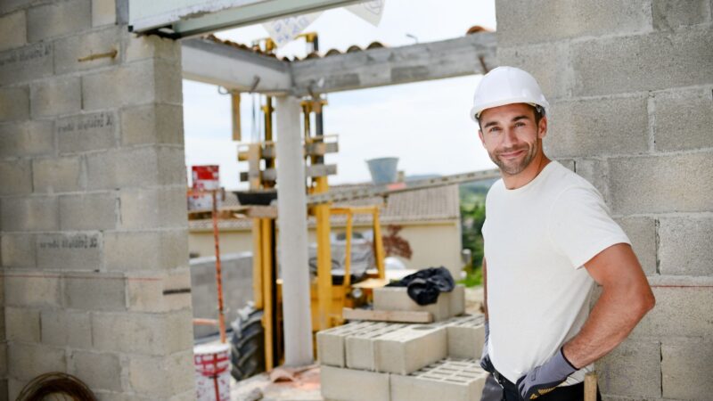 Guia Completo 2026: Quais Serviços um Pedreiro Profissional Realmente Executa? contratar-pedreiro