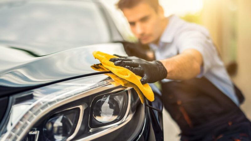 Presta Serviços De Lavagem Automotiva? | Há Uma Grande Quantidade De Novas Tecnologias Atingindo A Indústria De Lavagem De Carros Profissional. Novos E Emocionantes Processos De Aplicação E Melhorias Químicas Estão Por Toda Parte. Novos Sistemas De Secagem, Capazes De Fornecer Uma Superfície Tão Seca Que Os Clientes Pagam Mais Por Ela, Estão Se Tornando Comuns. Novos Materiais Que Podem Melhorar A Lavagem, A Secagem E A Experiência Do Cliente Dentro Do Veículo Estão Entrando No Mercado A Custos Cada Vez Mais Baixos. Além Disso, Há Evidências Sólidas Voltando De Operadores Reais, Alavancando As Várias Tecnologias Com Resultados Surpreendentes. Olhando Para Essas Lavagens, Parece Que É Simples Obter Médias De Tíquete Mais Altas E Aumentar O Volume De Lavagem Sem Mão De Obra Adicional. Nada Poderia Estar Mais Longe Da Verdade.