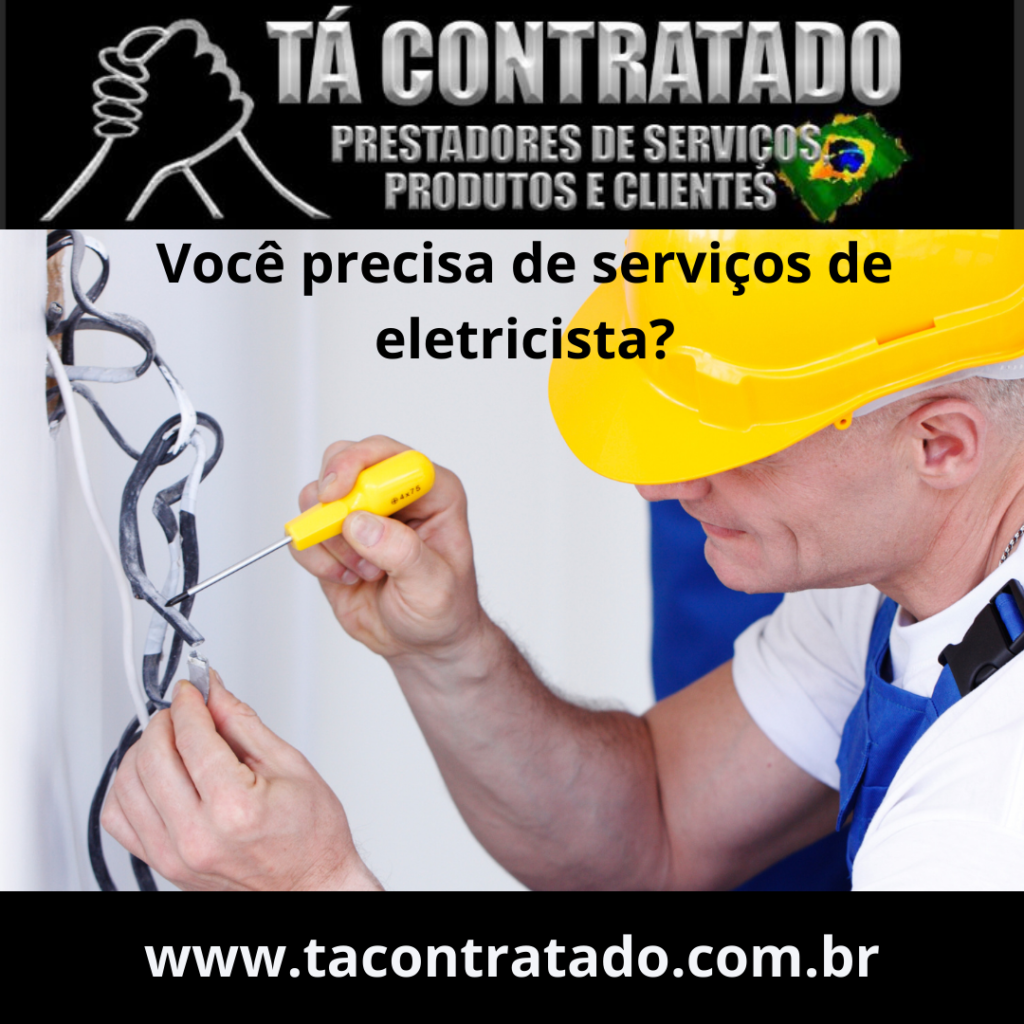 Profissional Verificando Certificações E Documentos Antes De Contratar Eletricista
