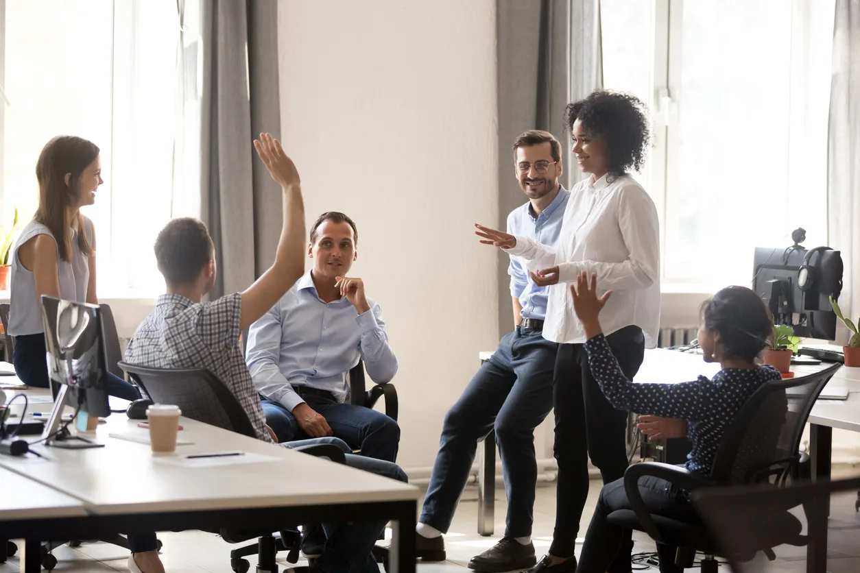 Treinamentos Empresariais: Conheça Tipos E Benefícios! | Seja Em Um Formato Individual Ou Em Sessões De Grupo, Os Colaboradores Sempre Precisam De Treinamentos E Atualizações Sobre A Melhor Forma De Realizar Seus Trabalhos E Contribuir Para Atingir As Metas Corporativas.