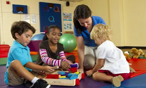 Como Prestar Serviços De Cuidador Infantil | O Riso Das Crianças Soa Como Música Aos Seus Ouvidos? Você Gosta Da Ideia De Seis Bebês Rastejando Caoticamente Aos Seus Pés A Qualquer Momento? Então Você Está Quase Pronto Para Atuar Bem Como Cuidador (A) Infantil.