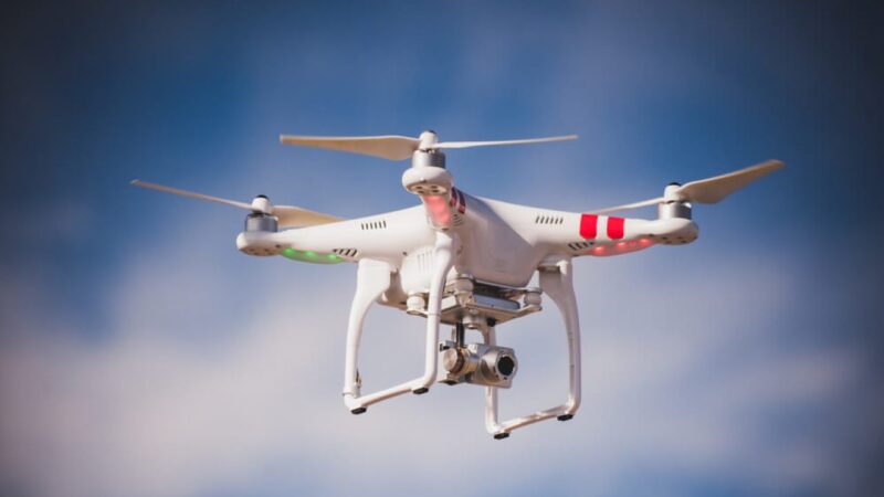 Dicas Para Prestar Serviços De Fotos Com Drone | A Fotografia Com Drone Envolve A Tomada De Fotos Ou Vídeos Controlado Por Uma Pessoa Que O Opera Manualmente Por Controle Remoto. A Fotografia Comercial Com Drone Desempenha Um Papel Em Uma Ampla Gama De Indústrias, Incluindo Imóveis, Agricultura, Filmes, Publicidade E Muito Mais.