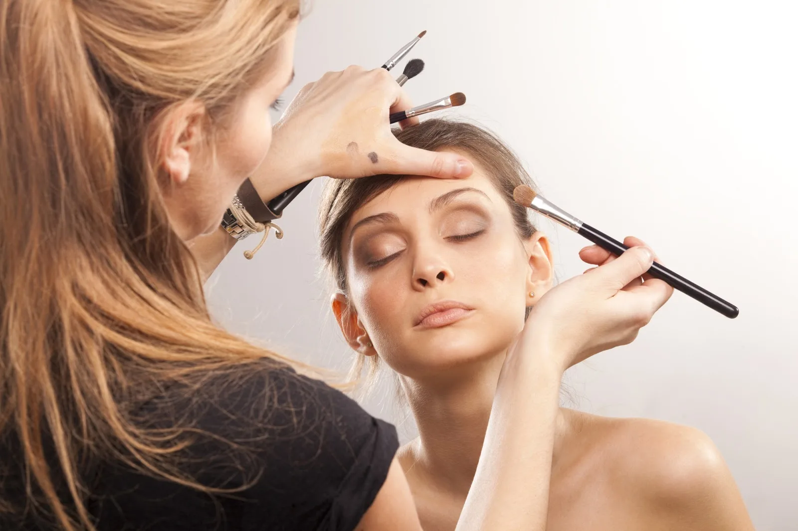 Atendimento De Sucesso Em Salões De Beleza | Os Clientes Têm Centenas De Opções Para Escolher Quando Se Trata De Salões De Beleza, Porque O Mercado Está Repleto Delas. É Um Desafio Ser O Melhor, Atrair O Máximo De Clientes E Fidelizar Os Clientes.