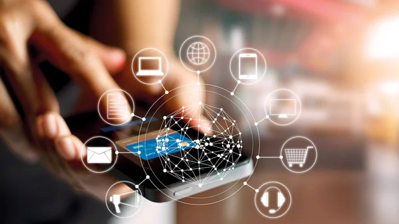Omnichannel E Crosschannel: Saiba O Que É E Como Usar | Com Os Clientes Cada Vez Mais Conectados E Em Busca De Dinamismo, Cabe Às Empresas Se Adaptarem A Essa Mudança De Comportamento, Tanto Na Hora De Oferecer Um Produto Quanto Na Hora De Comunicar Com O Seu Público — Utilizando O Canal Correto. Nesse Cenário, Novos Termos E Conceitos Surgem, Que Ilustram Bem As Novas Tendências, Entre Eles, Podemos Destacar Dois Em Especial, O Crosschannel E O Omnichannel.