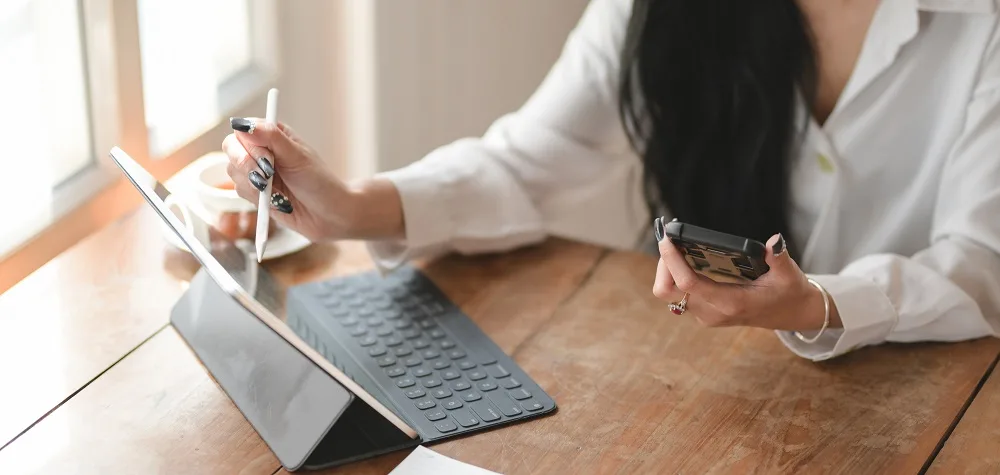 Formulários Digitais Melhoram A Experiência Dos Clientes | Nenhum Cliente Gosta De Esperar Para Falar Com Alguém Do Atendimento Ao Cliente. Além Disso, Hoje Em Dia, Muitos Clientes Evitam Ativamente O Telefone E Preferem Que Suas Interações Com As Empresas Ocorram Online. Por Esse Motivo, É Hora De Permitir Que Eles Se Comuniquem E Forneçam Informações Usando Formulários Digitais Simples, Rápidos E Convenientes.