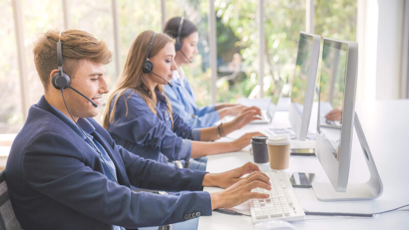 Mantenha Sua Empresa Em Destaque Com Pós Venda | No Entanto, Mesmo Que Seus Clientes Estejam No Modo De Compra, A Jornada Do Cliente Permanece Complexa E Pós-Venda. É Importante Entender Como É Fácil E Agradável Para Seus Clientes Interagir Com Sua Empresa Em Um Momento Em Que Podem Estar Procurando Suporte Pós-Venda. Vendas, Marketing E Suporte Ao Cliente Devem Estar Em Comunicação Constante Para Garantir Uma Ótima Experiência Do Consumidor.
