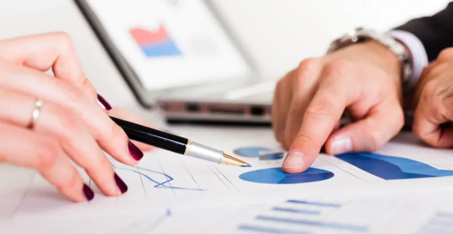 Entendendo Sobre Taxa Fixa X Hora, Qual A Melhor? | Quando Você Cobra Uma Taxa Fixa, Você Sabe Exatamente Quanta Renda Esperar Quando O Trabalho Estiver Concluído. Se Você Cotar Todos Os Trabalhos A Uma Taxa Fixa, Poderá Estimar Com Precisão Seu Lucro.