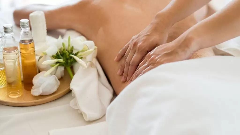 Massagista Massagista Perto De Mim: A Profissão, Os Desafios E A Visibilidade Online A Profissão De Massagista Tem Ganhado Cada Vez Mais Visibilidade Nos Últimos Anos. Com A Crescente Demanda Por Serviços De Bem-Estar E Relaxamento, Os Massagistas Desempenham Um Papel Fundamental Na Promoção Da Saúde Física E Mental. No Entanto, Apesar De Ser Uma Área Em Ascensão, Os Desafios Enfrentados Pelos Profissionais Hoje São Muitos. Neste Texto, Exploraremos O Que Faz Um Massagista, Os Desafios Nos Tempos Atuais, Estratégias Para Fidelizar Clientes E Divulgar Serviços, Além De Destacar A Importância De Ter Um Perfil Ativo E Anúncios Na Plataforma De Anúncios Tá Contratado Para Obter Mais Visibilidade, Exposição E, Consequentemente, Mais Clientes.