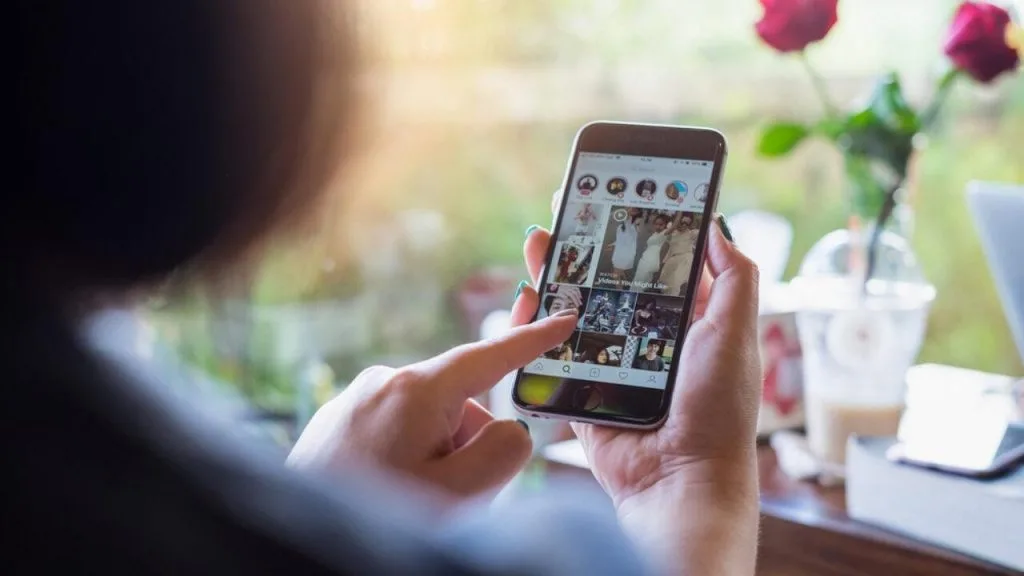 Dicas Para Usar O Marketing De Influenciadores | Com O Surgimento De Influenciadores De Mídia Social Correspondente Ao Crescente Domínio Das Mídias Sociais No Espaço De Marketing, O Marketing De Influenciadores Provou Ser Uma Ferramenta Poderosa Para Impulsionar O Engajamento. Com Base No Conceito Original De Endosso De Celebridades, O Marketing De Influenciadores Adotou Uma Atitude Progressiva Em Relação A Um Método De Marketing Tradicionalmente Bem-Sucedido. Essa Ferramenta Da “Nova Era” Utiliza As Possibilidades Das Mídias Sociais, Fazendo Com Que As Empresas Alcancem Figuras Influentes, Também Conhecidas Como “Influenciadores”, Que Compartilham Seus Valores E Mercado Alvo Para Aumentar Seu Alcance E Impulsionar O Engajamento.
