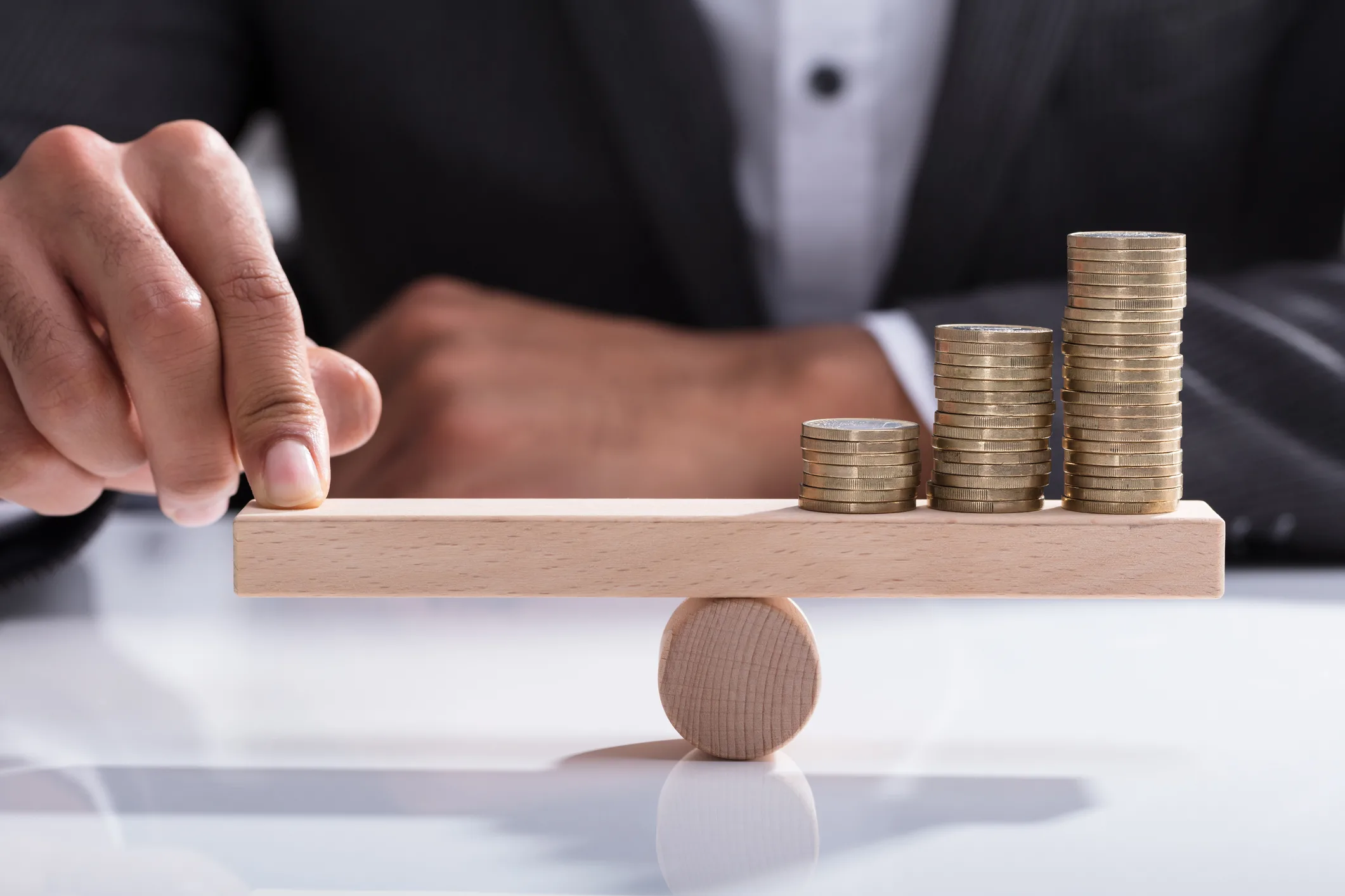 Dicas Para Economizar Dinheiro Em Sua Pequena Empresa | Investir Em Novos Equipamentos Pode Economizar Dinheiro A Longo Prazo E Oferecer Aos Seus Clientes Uma Experiência Mais Ágil. Pense Também Nos Sistemas De Comunicação, Atendimento Dedicado Padrão E Mídias Sociais Conectadas Para Oferecer Maior Performance Tecnológica Ao Negócio.
