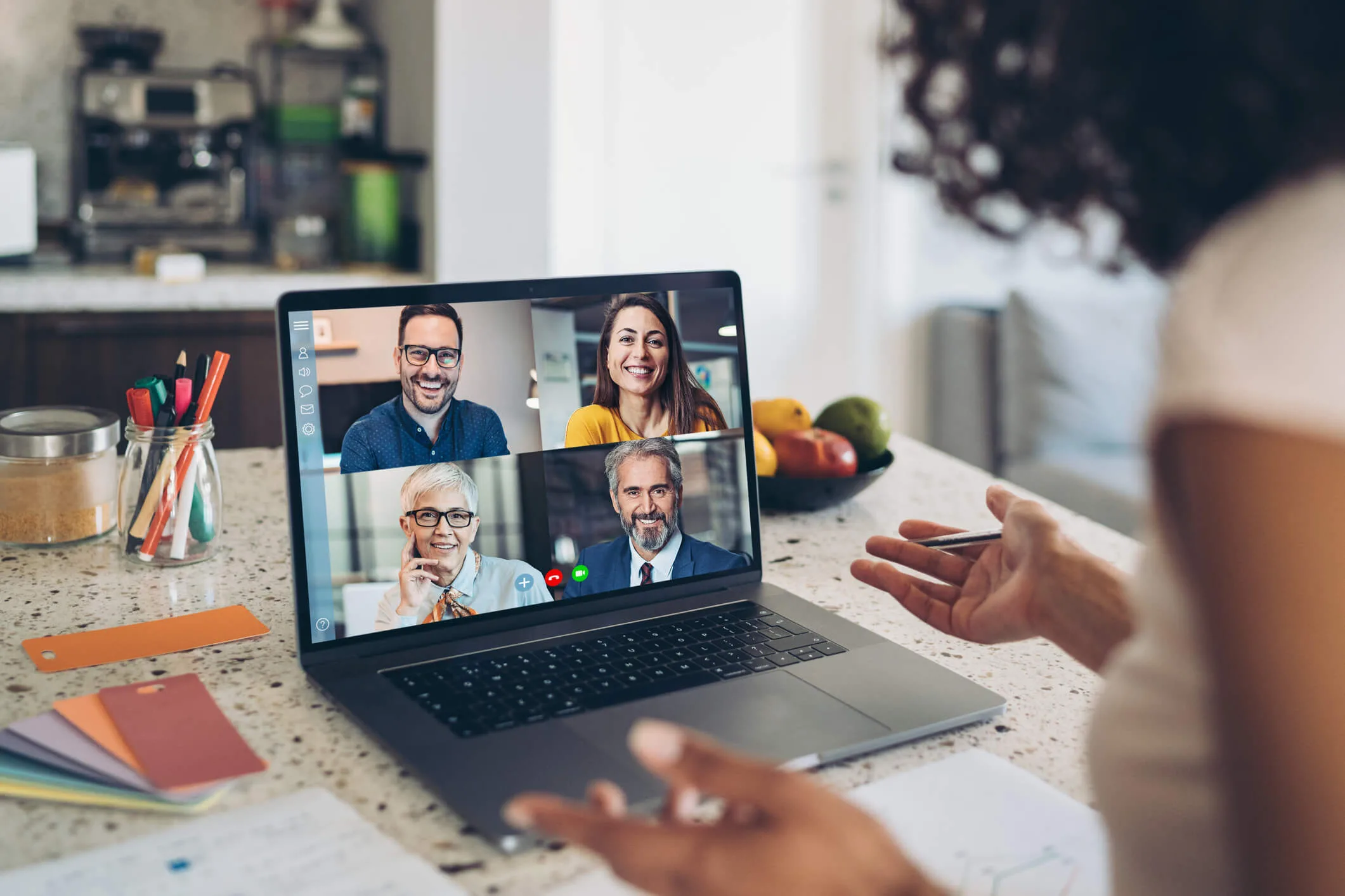 Dicas Para Acertar No Discurso De Vendas Online | Se Você Está Falando Através De Uma Tela Ou Pessoalmente, Seja Você Mesmo E Seja Natural. Isso Cria Confiança E Uma Conexão Genuína, Mesmo Que Seja Por Meios Virtuais. Existem Várias Maneiras De Aperfeiçoar Seu Próximo Discurso De Vendas Virtual, Para Que Você Possa Estar No Controle E Transmitir Sua Mensagem Da Maneira Mais Eficiente E Persuasiva, Afinal Para Conseguir Mais Serviços É Necessário Estar Antenado Com Essas Inovações.