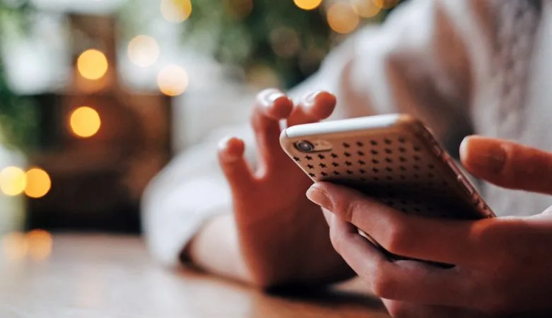 Ampliando O Desempenho Com Sms Marketing | Além De Melhorar Os Tempos De Resposta Do Cliente, As Comunicações Sms Eficazes Facilitam Um Maior Envolvimento E Conversão Do Cliente Com Uma Taxa Média De Resposta De 30%. O Sms Marketing Tem Um Roi Mais Alto Do Que Qualquer Outra Plataforma, Com 50% Dos Respondentes Normalmente Fazendo Uma Compra. Essa Taxa De Resgate De Cupons Promocionais É 10 Vezes Maior Do Que Qualquer Outro Canal.