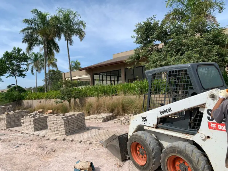 Terraplenagem e limpeza de terrenos