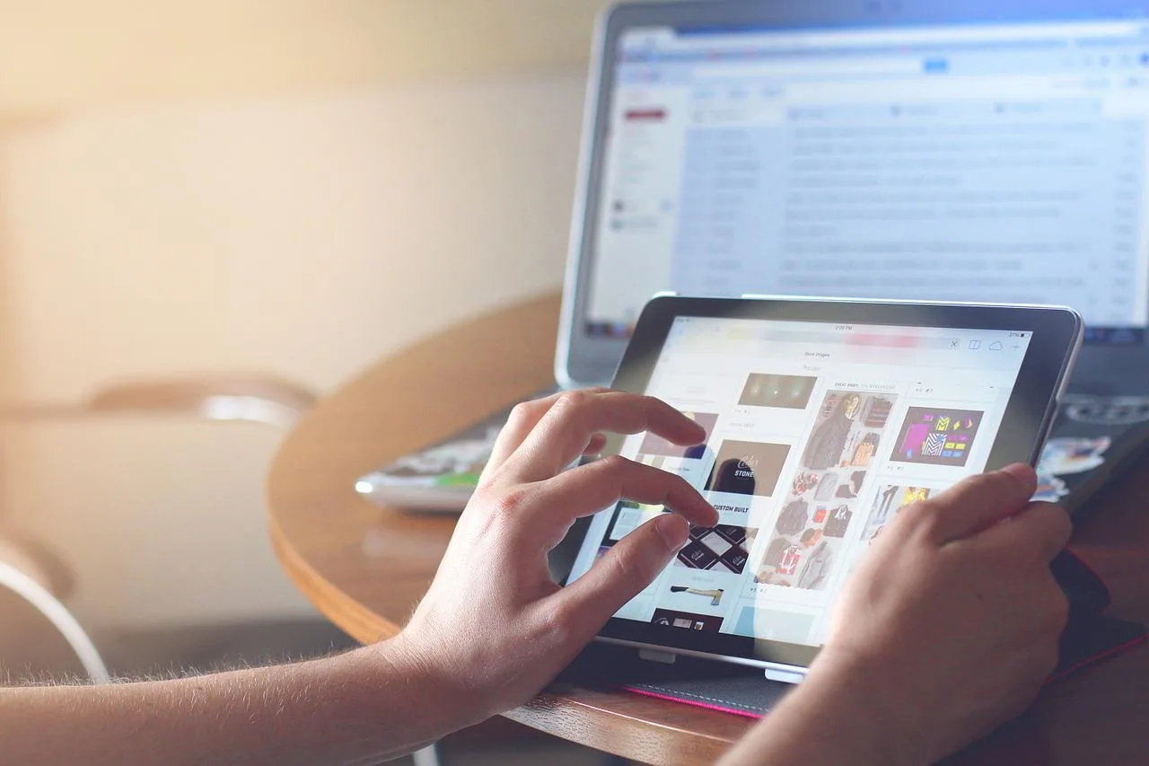 Hands, Ipad, Tablet-820272.Jpg