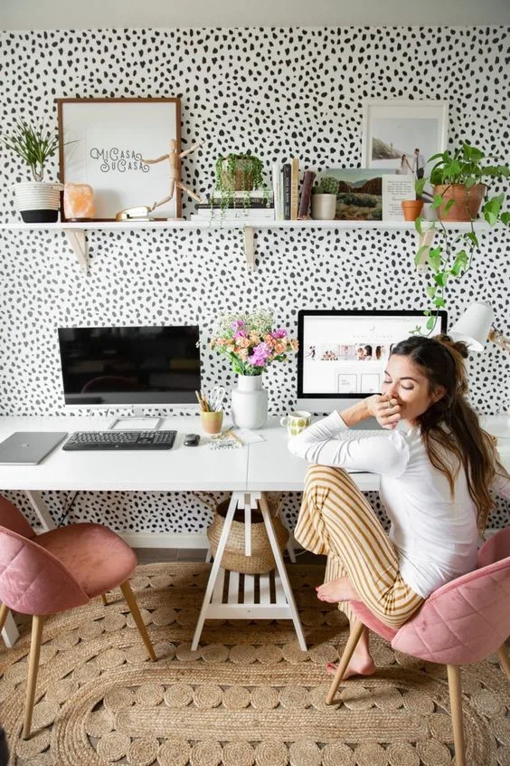 Como Montar Um Home Office Com A Sua Cara | Além De Estabelecer Um Espaço Especial Na Casa Para O Trabalho, Ter Uma Boa Iluminação, Saber Escolher Móveis Confortáveis E Investir Em Quadros Decorativos Podem Ajudar A Trazer Mais Conforto E Personalidade Ao Home Office.