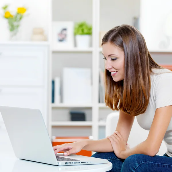 No mundo moderno, a educação não se limita mais aos livros e salas de aula tradicionais. Com o avanço da tecnologia, a possibilidade de ser um professor online se tornou uma realidade cada vez mais comum. Seja ensinando idiomas, matemática, música ou qualquer outra disciplina, a demanda por professores online só tem aumentado. No entanto, para se destacar nesse mercado competitivo, é essencial saber como divulgar seus serviços de forma eficaz. É aí que entra a plataforma tá contratado, que oferece uma solução inovadora para professores online alcançarem um público mais amplo e ganharem visibilidade. Professor Online: Como A Plataforma Tá Contratado Pode Ajudar Você A Divulgar Seus Serviços No Mundo Moderno, A Educação Não Se Limita Mais Aos Livros E Salas De Aula Tradicionais. Com O Avanço Da Tecnologia, A Possibilidade De Ser Um Professor Online Se Tornou Uma Realidade Cada Vez Mais Comum. Seja Ensinando Idiomas, Matemática, Música Ou Qualquer Outra Disciplina, A Demanda Por Professores Online Só Tem Aumentado. No Entanto, Para Se Destacar Nesse Mercado Competitivo, É Essencial Saber Como Divulgar Seus Serviços De Forma Eficaz. É Aí Que Entra A Plataforma Tá Contratado, Que Oferece Uma Solução Inovadora Para Professores Online Alcançarem Um Público Mais Amplo E Ganharem Visibilidade.