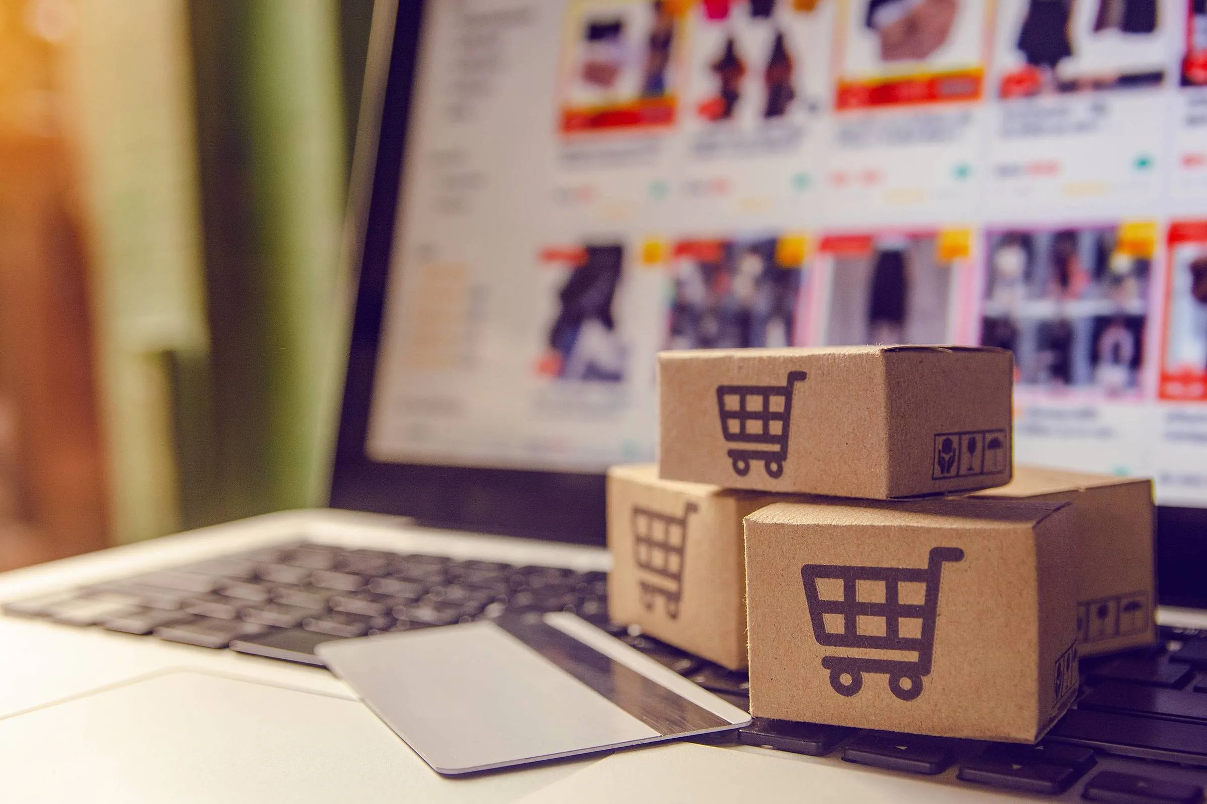 Dicas De Como Vender De Forma Online | Se Você Deseja Começar A Trabalhar Com Vendas Online Ou Pretende Criar Um Canal Digital Para A Sua Loja Física Ou Negócio De Prestação De Serviços, Saiba Que Existem Inúmeras Possibilidades De Tornar O Seu Sonho Real. Em Um Primeiro Momento, A Estrutura De Um E-Commerce Pode Ser Inviável Para Quem Está Começando. Nela, Você Precisará De Programadores, Serviços De Hospedagem E Demais Ferramentas E Profissionais Que Podem Tornar A Sua Empreitada Um Desafio Financeiro.