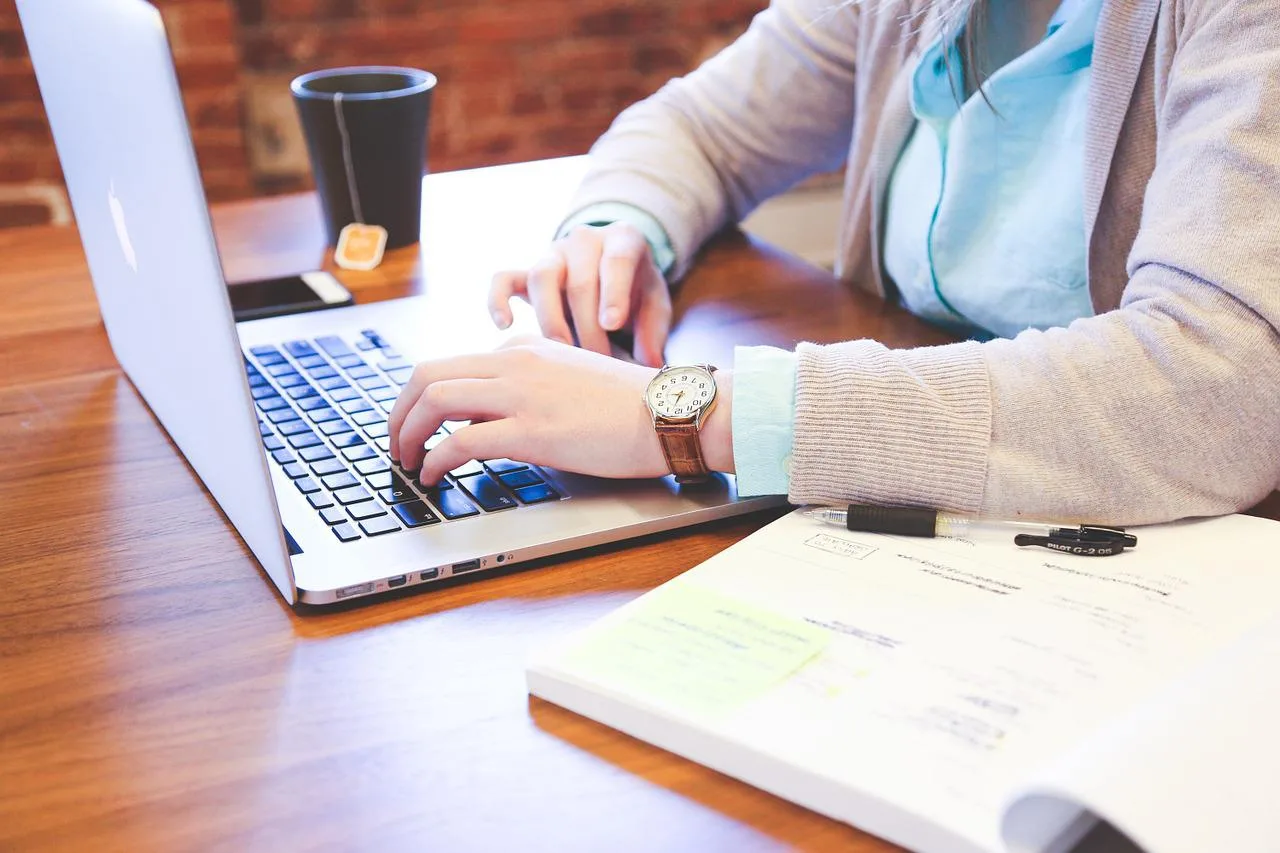 Student, Typing, Keyboard-849825.Jpg
