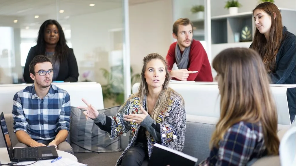 Como Usar A Web Para Fidelizar Clientes | Com As Mudanças Comerciais, Atualmente Uma Personificação Silenciosa De Seus Eus Vibrantes Habituais, Muitos Proprietários De Pequenas Empresas Podem Agora Priorizar Sua Estratégia De Marketing Online Para Ajudá-Los A Permanecer Operacionais, Mesmo Quando Suas Portas Físicas Permanecerem Com Poucos Clientes Visitando. Em Um Momento Em Que Todas As Vendas, Leads E Interações São Importantes, Criar A Fidelidade Do Cliente É Imperativo E, Para Muitas Pequenas Empresas, Uma Presença Online Pode Ser A Ponte Para Ajudá-Las A Fazer Isso.