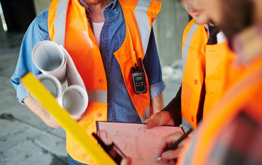 Construtor Perto De Mim: A Valorizada Profissão Do Construtor Na Atualidade No Cenário Atual, Os Construtores Desempenham Um Papel Fundamental Na Sociedade, Sendo Responsáveis Pelo Desenvolvimento De Projetos E Pela Construção De Imóveis Residenciais E Comerciais. A Profissão De Construtor Exige Habilidades Específicas, Conhecimentos Técnicos E Uma Visão Ampla Sobre A Área Da Construção Civil. Neste Artigo, Iremos Explorar O Que Faz Um Construtor, Os Desafios Enfrentados Nos Tempos De Hoje, Estratégias Para Fidelização De Clientes, Técnicas De Divulgação De Serviços E Como A Plataforma De Anúncios Tá Contratado Pode Auxiliar Na Visibilidade, Exposição E Conquista De Novos Clientes Para Os Construtores. Se Você É Um Profissional Da Área Ou Está Buscando Por Um Construtor Perto De Você, Continue Lendo E Descubra Tudo Sobre Essa Profissão Tão Valorizada. Construtora
