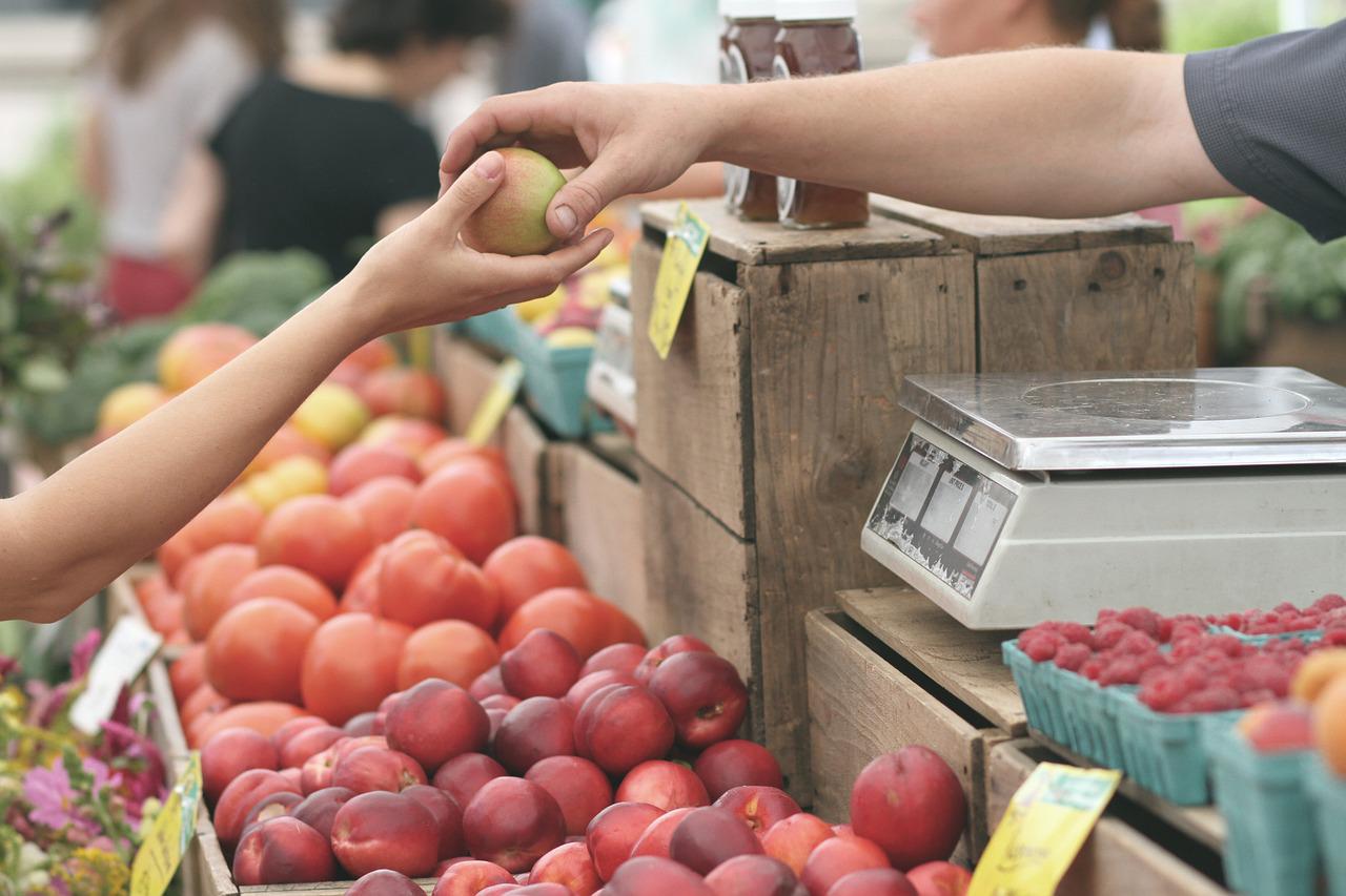 apples, farmer's market, buy-1841132.jpg Atendimento ao cliente