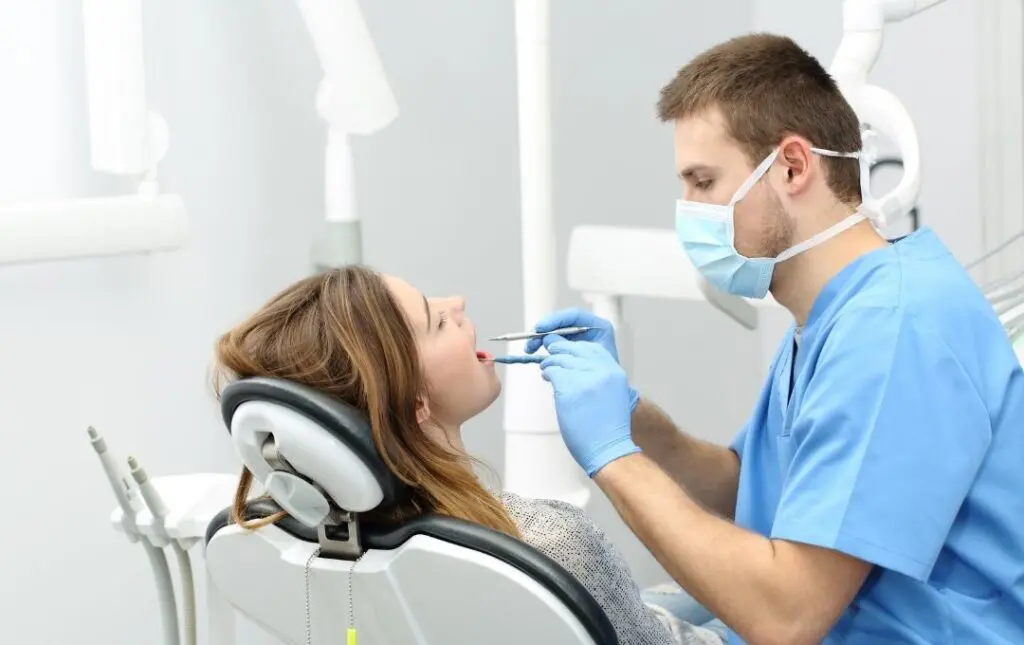 Serviços De Dentista - Dentista Perto De Mim: A Profissão, Desafios E A Importância Da Publicidade Na Era Digital. Confira Também Sobre A Plataforma Tá Contratado