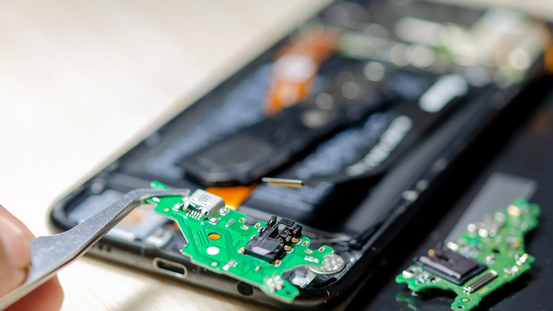 Assistência Técnica De Celular | Agora, Se Você É Uma Assistência Técnica De Celular E Quer Mais Clientes, Ou Mesmo Quer Saber Mais Sobre Essa Área? Então Confira Nosso Guia!