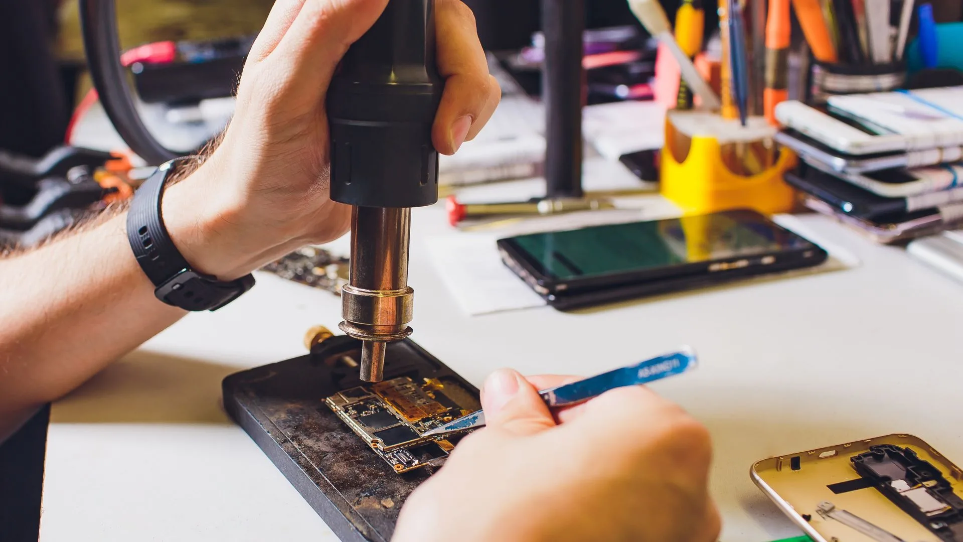 Assistência Técnica De Celular | Agora, Se Você É Uma Assistência Técnica De Celular E Quer Mais Clientes, Ou Mesmo Quer Saber Mais Sobre Essa Área? Então Confira Nosso Guia!