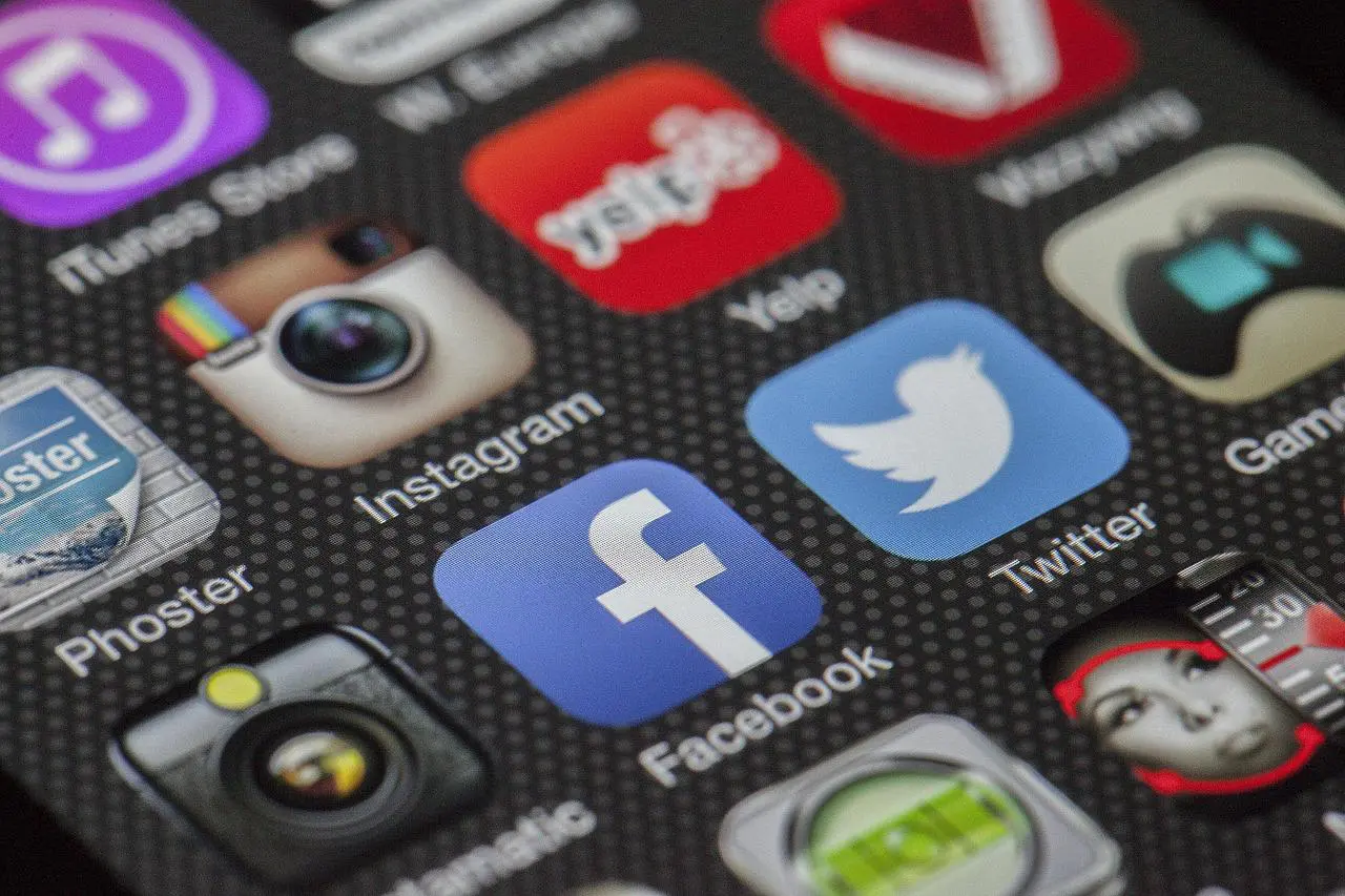 Phone, Display, Apps-292994.Jpg