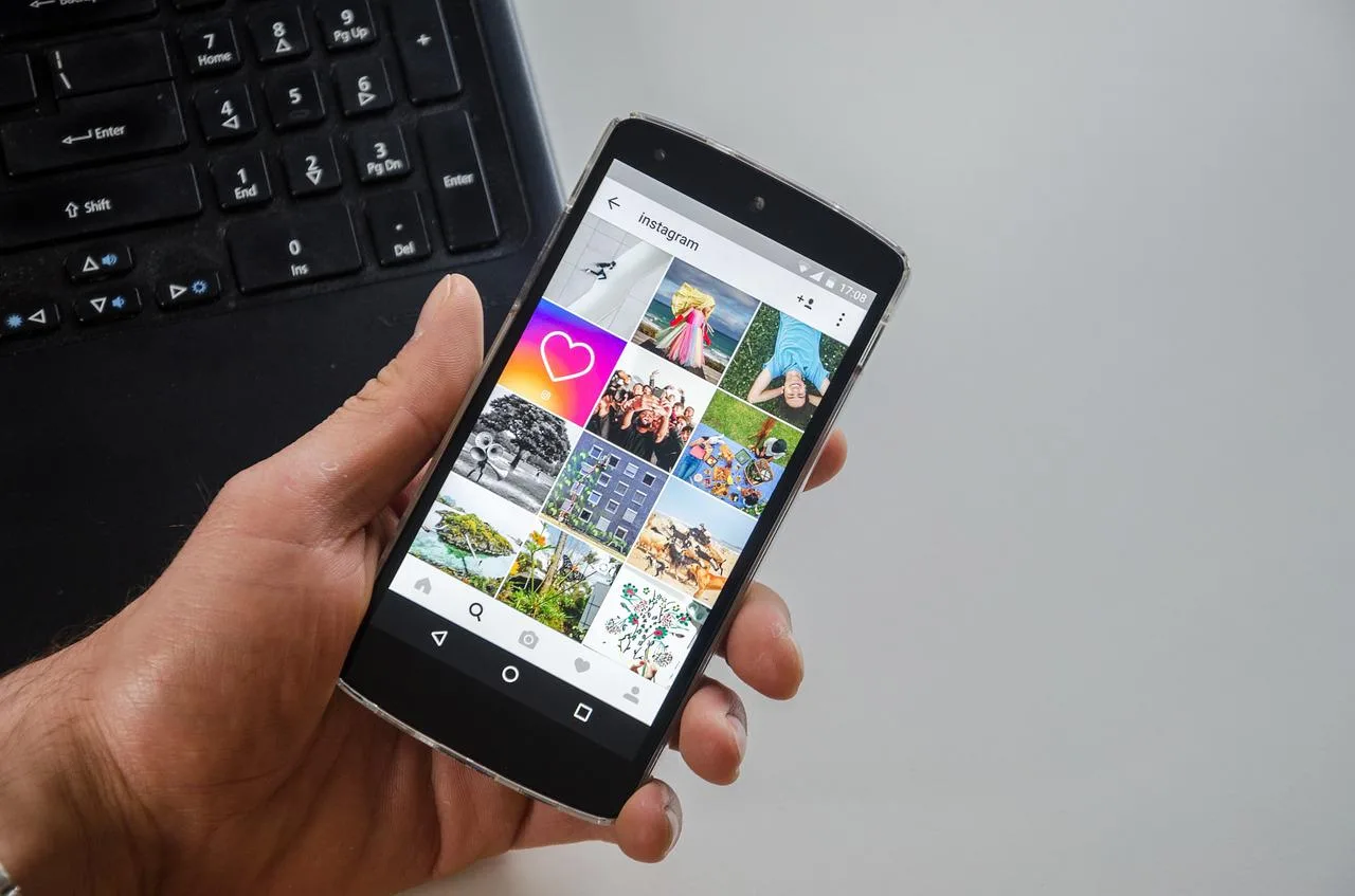 Smartphone, Notebook, Social Media-1701096.Jpg