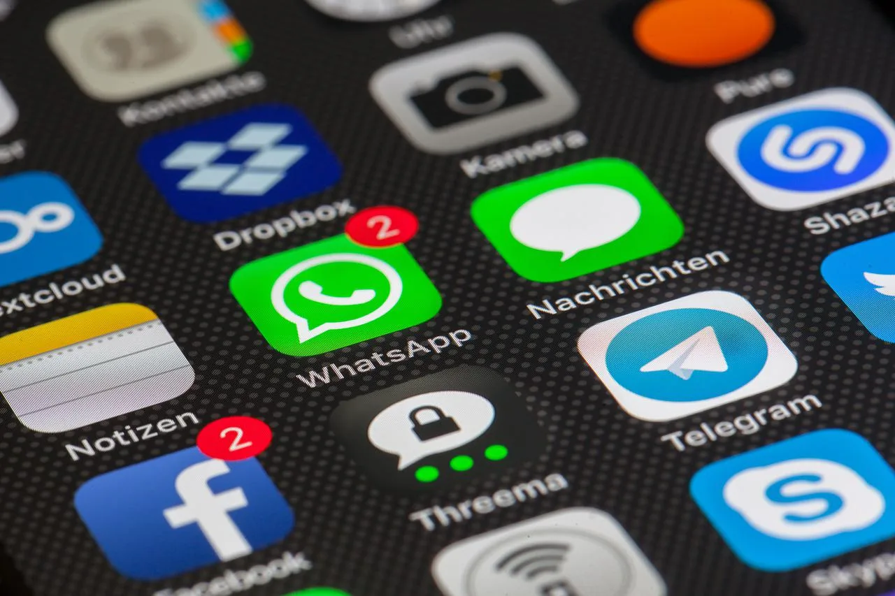 Internet, Whatsapp, Smartphone-3113279.Jpg