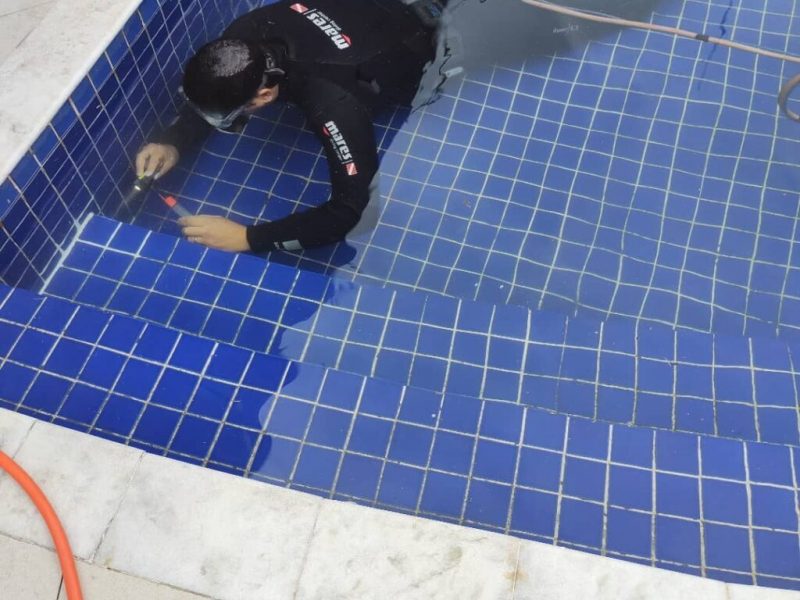 Troca de azulejos em piscinas - Dolphin