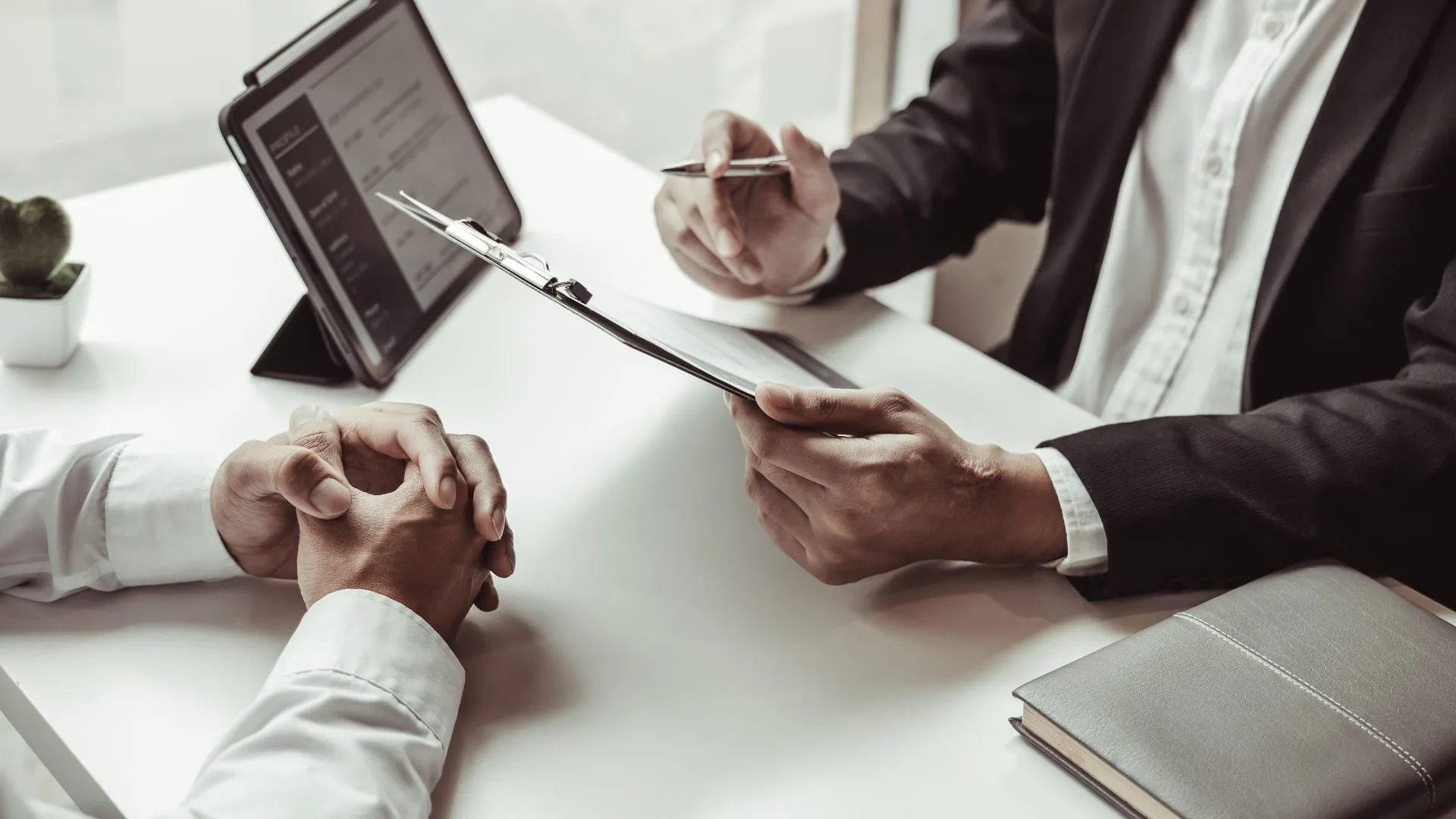 Como Se Vestir Para Uma Entrevista De Emprego