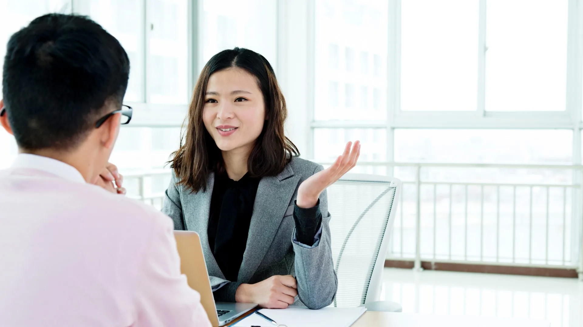 Como Se Vestir Para Uma Entrevista De Emprego