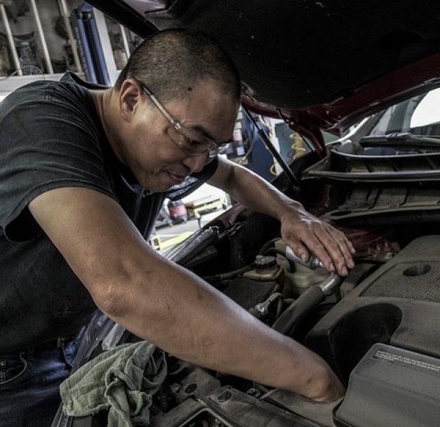 CROPPED-AUTO-REPAIR-3691963_960_720.JPG