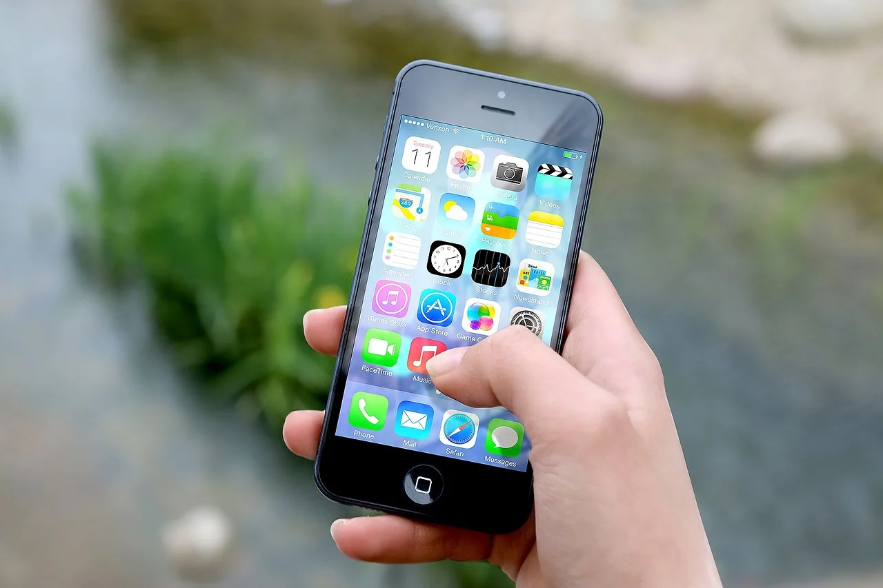 Iphone, Hand, Screen-410311.Jpg