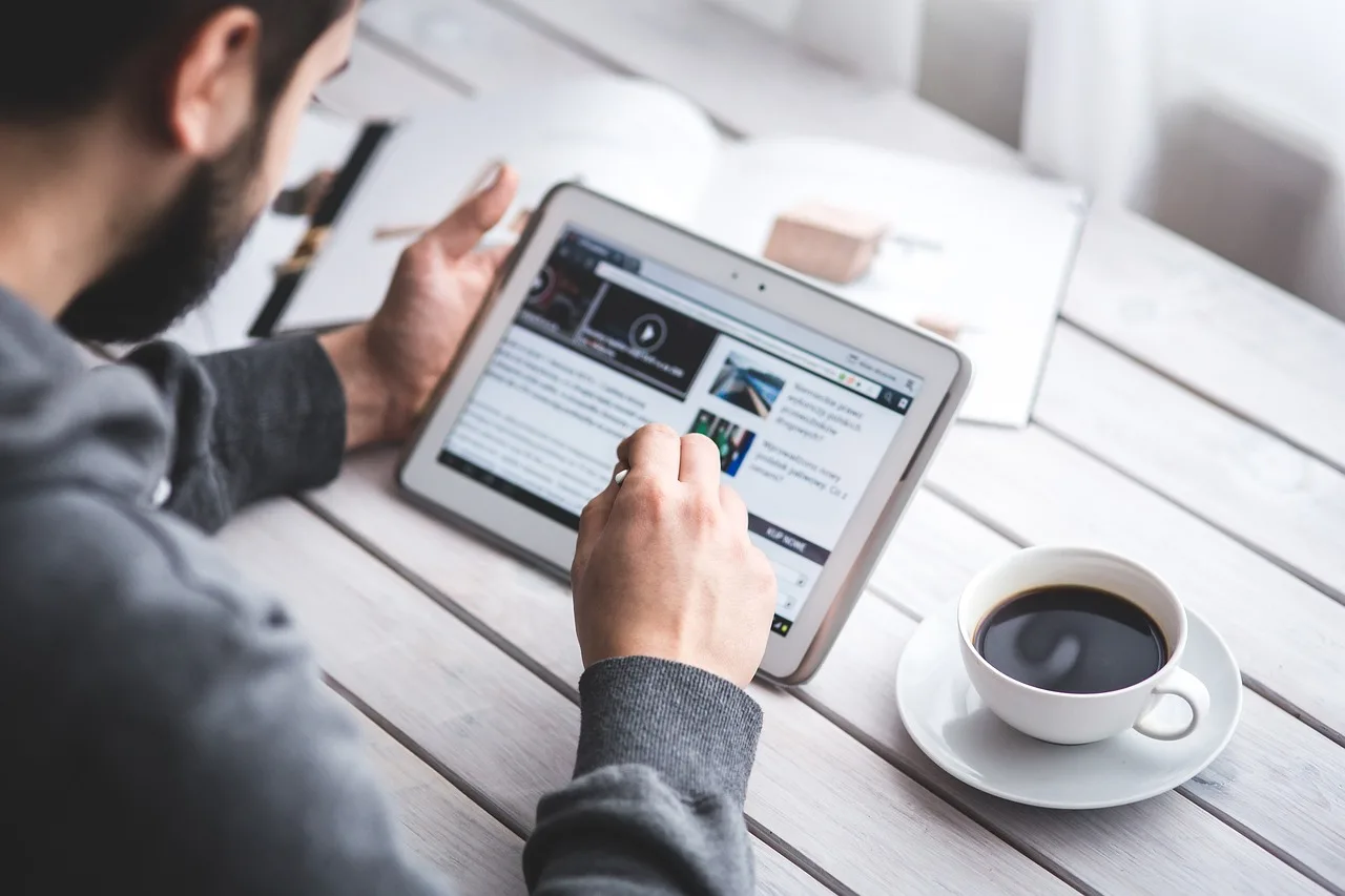 Man, Reading, Touchscreen-791049.Jpg